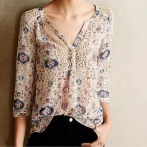 LIKE NEW! Anthropologie Maeve "Stillwater" Floral/Crochet Blouse Size 10